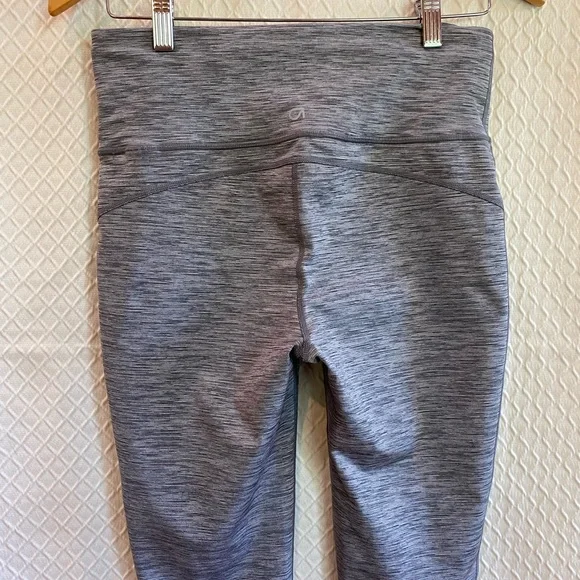 GAP Heathered Gray Women's Crop Leggings. - Picture 6 of 9